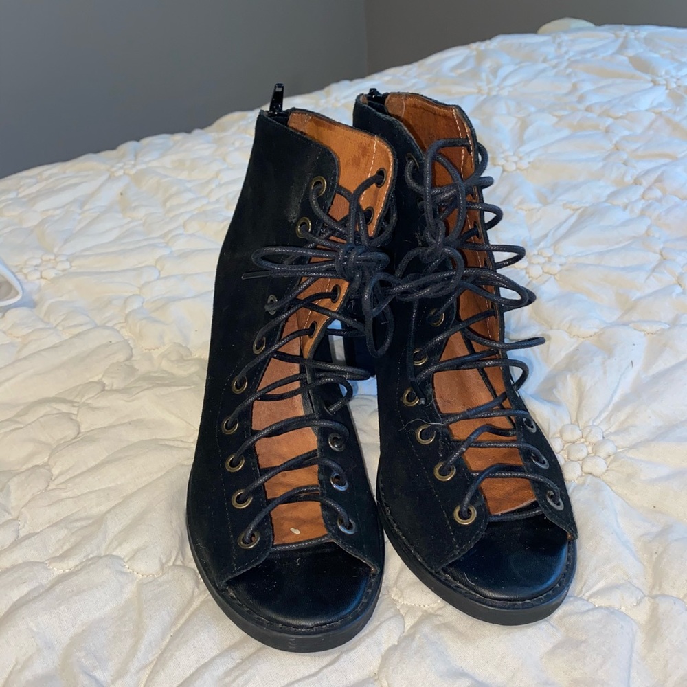 Open toe lace up heel